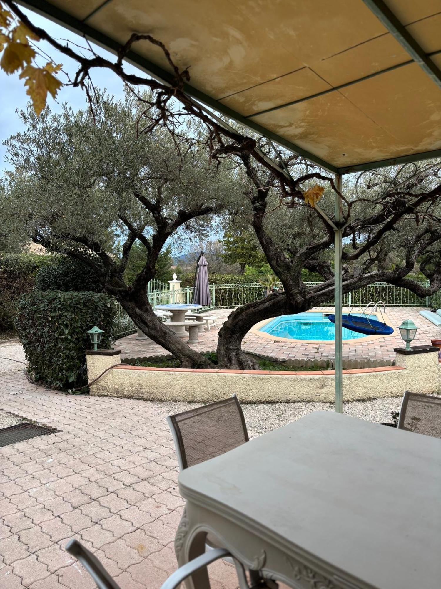 La Cigaliere 1 Charmant T1 Bis Avec Terrasse Dans Villa Sollies-Ville Luaran gambar